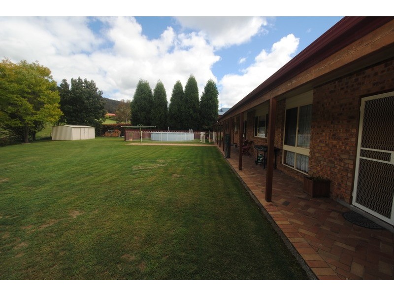 6 Girraween Drive, Marrangaroo NSW 2790