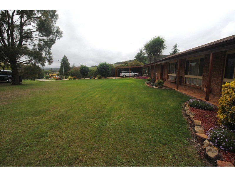 6 Girraween Drive, Marrangaroo NSW 2790