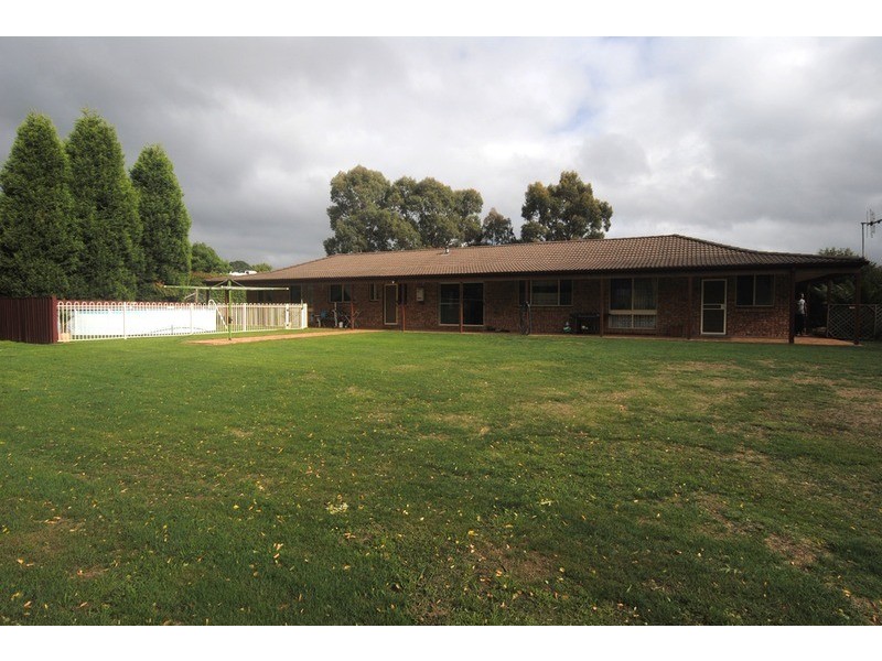 6 Girraween Drive, Marrangaroo NSW 2790