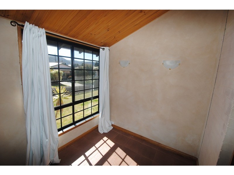 12 Lone Pine  Avenue, Lithgow NSW 2790