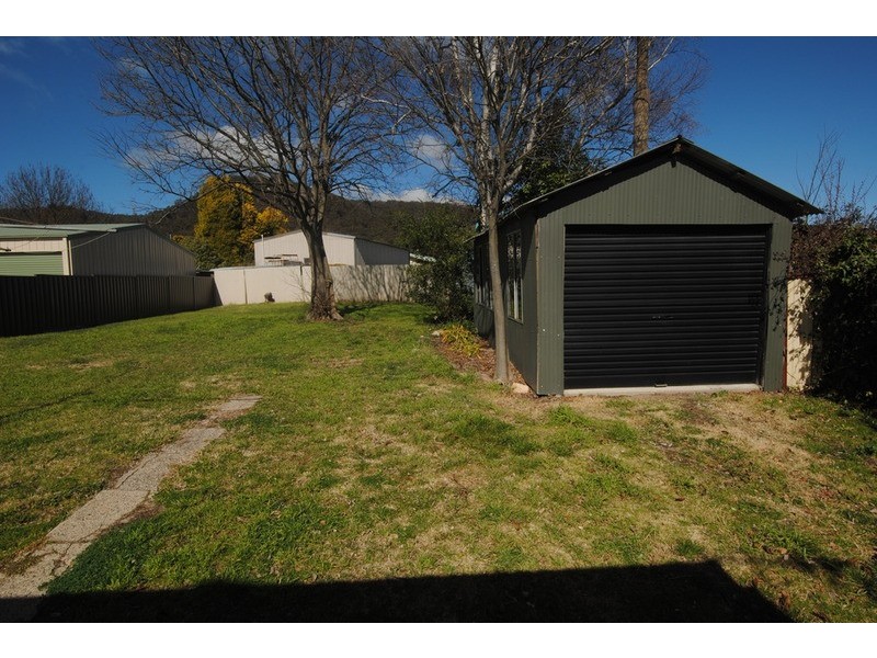 12 Lone Pine  Avenue, Lithgow NSW 2790