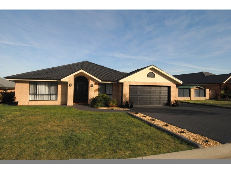 9 Claret Ash Avenue, Lithgow NSW 2790