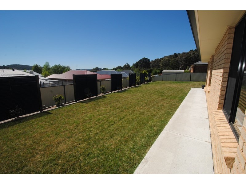 9 Claret Ash Avenue, Lithgow NSW 2790