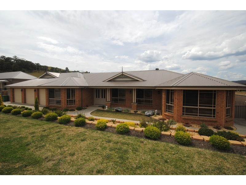13 Stockade  Close, Lithgow NSW 2790