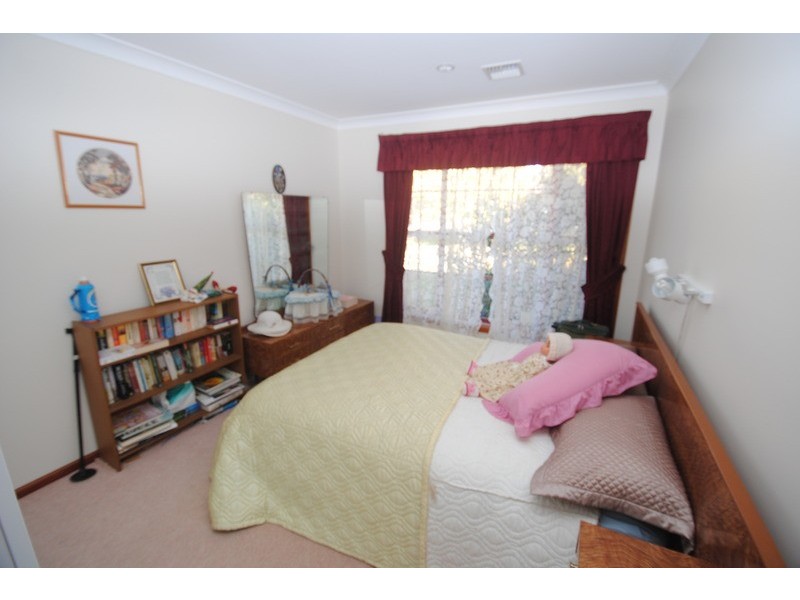 1 Girraween  Drive, Marrangaroo NSW 2790