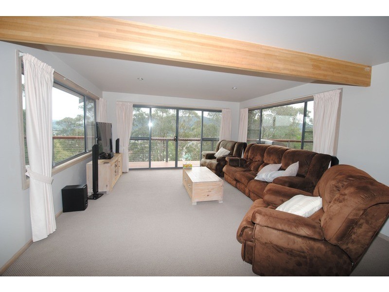 24 Hill Range  Crescent, Lithgow NSW 2790