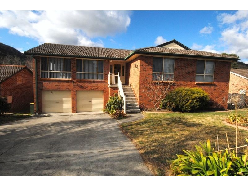 13 Chivers Close, Lithgow NSW 2790