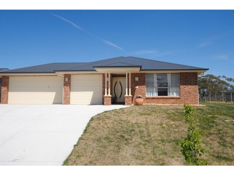 28 Hillcrest Avenue, Lithgow NSW 2790