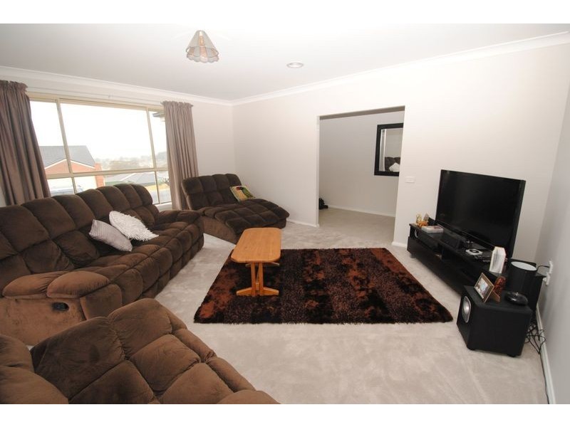 28 Hillcrest Avenue, Lithgow NSW 2790