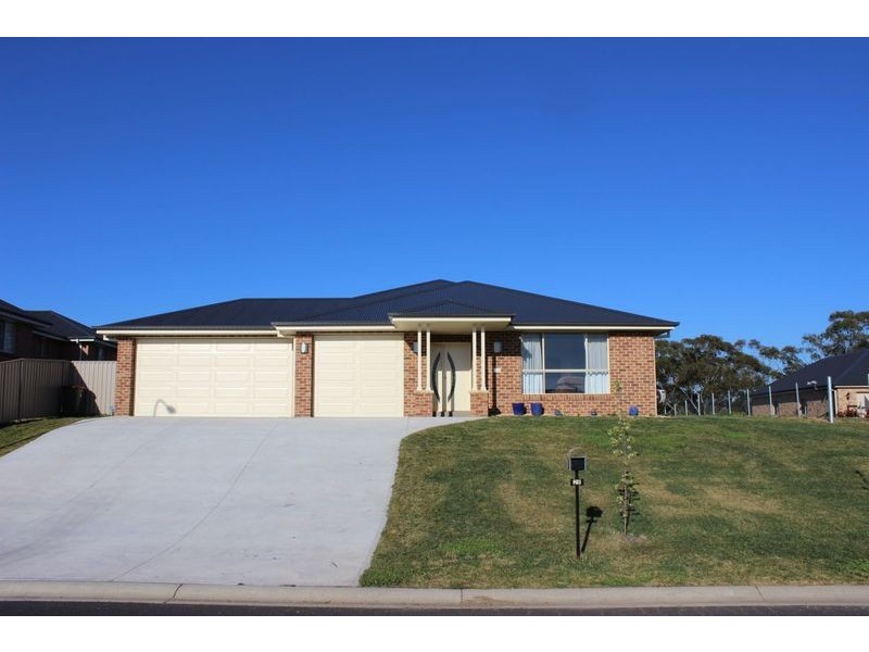 28 Hillcrest Avenue, Lithgow NSW 2790