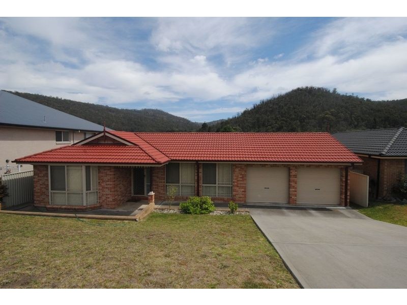 9 Henderson Place, Lithgow NSW 2790