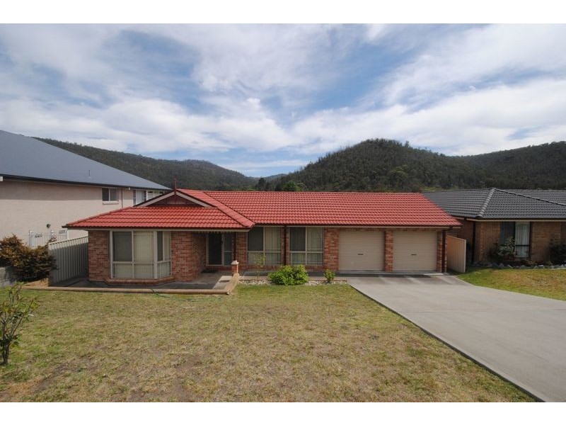 9 Henderson Place, Lithgow NSW 2790