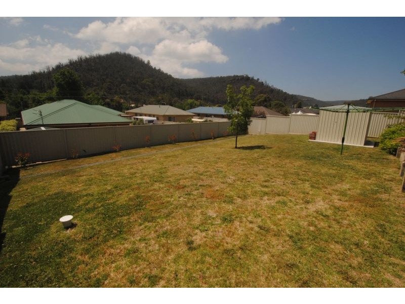 9 Henderson Place, Lithgow NSW 2790