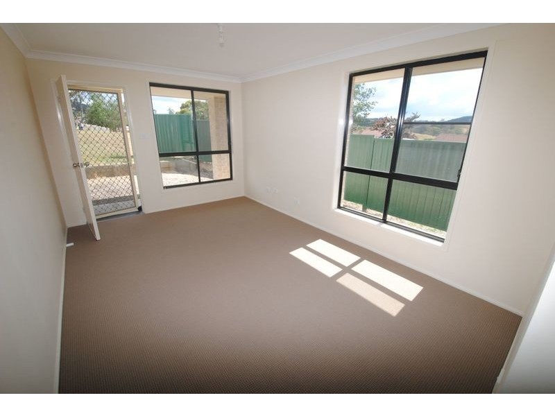 6b Pirena Place, Bowenfels NSW 2790