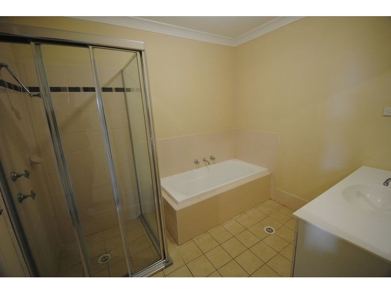 6b Pirena Place, Bowenfels NSW 2790