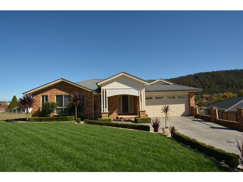 19 Henderson Place, Lithgow NSW 2790