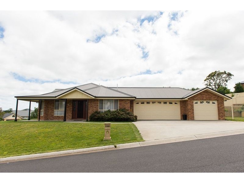 6 Claret Ash Avenue, Lithgow NSW 2790