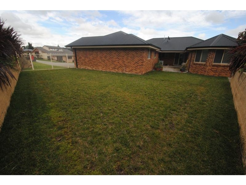 6 Claret Ash Avenue, Lithgow NSW 2790