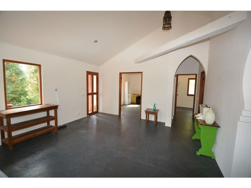 1 Hughes Lane, Marrangaroo NSW 2790