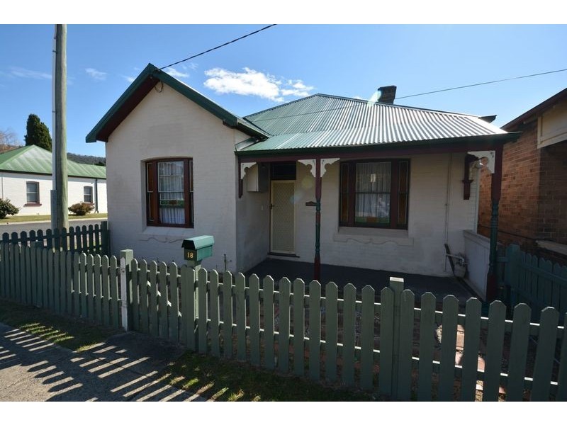 18 Read Avenue, Lithgow NSW 2790