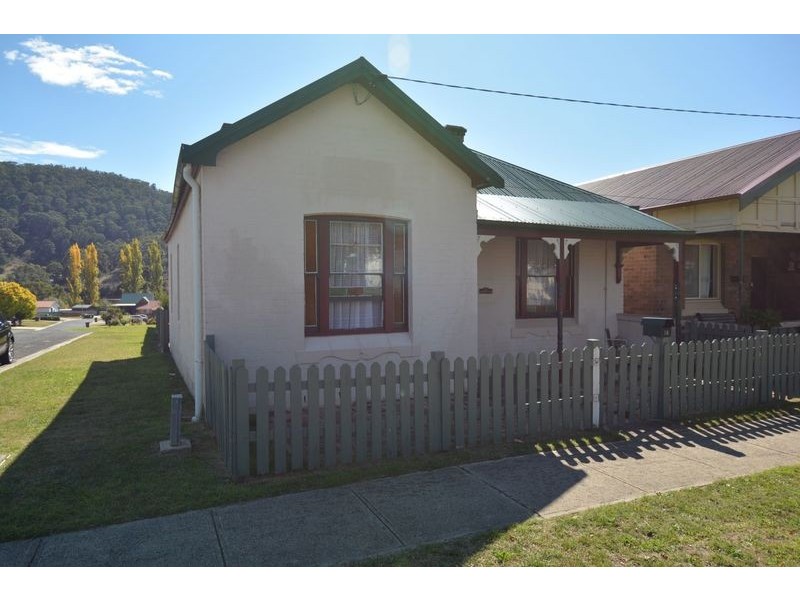 18 Read Avenue, Lithgow NSW 2790