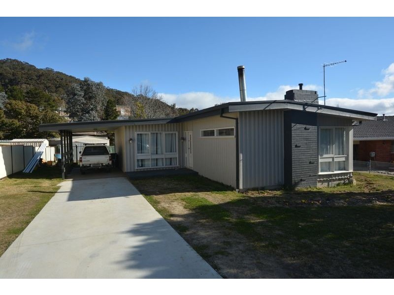 8 Wattle Grove, Lithgow NSW 2790