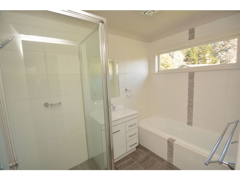 8 Wattle Grove, Lithgow NSW 2790