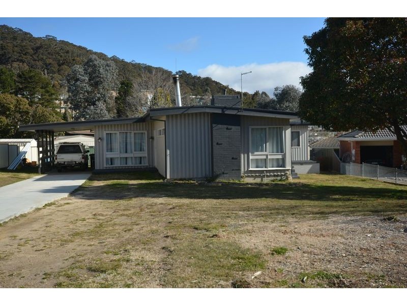 8 Wattle Grove, Lithgow NSW 2790