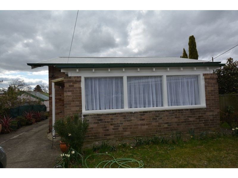 9 Lone Pine Avenue, Lithgow NSW 2790