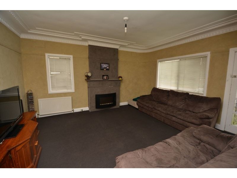 11 Enfield Avenue, Lithgow NSW 2790