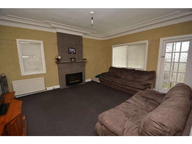 11 Enfield Avenue, Lithgow NSW 2790