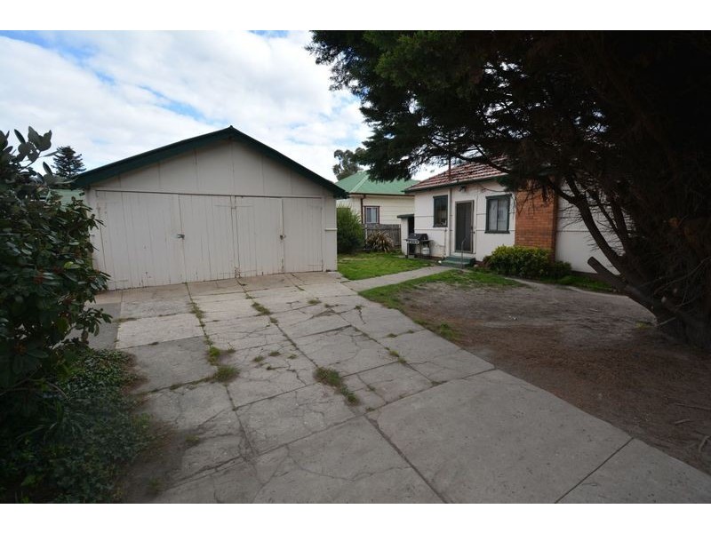 11 Enfield Avenue, Lithgow NSW 2790