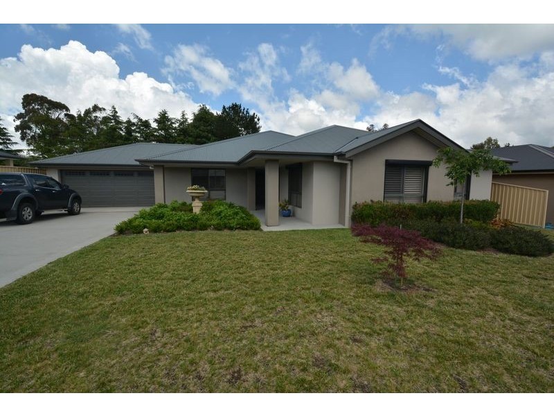 8 Surveyors Way, Lithgow NSW 2790