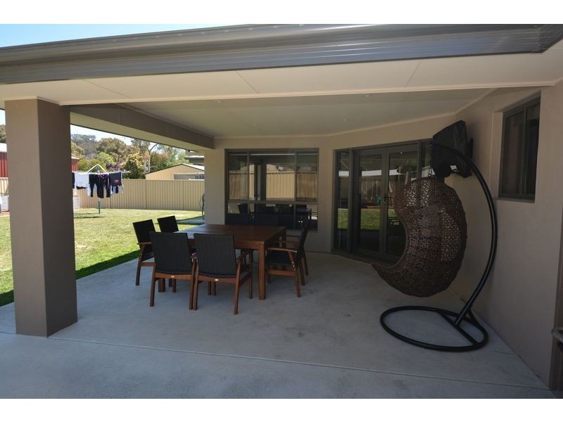 8 Surveyors Way, Lithgow NSW 2790