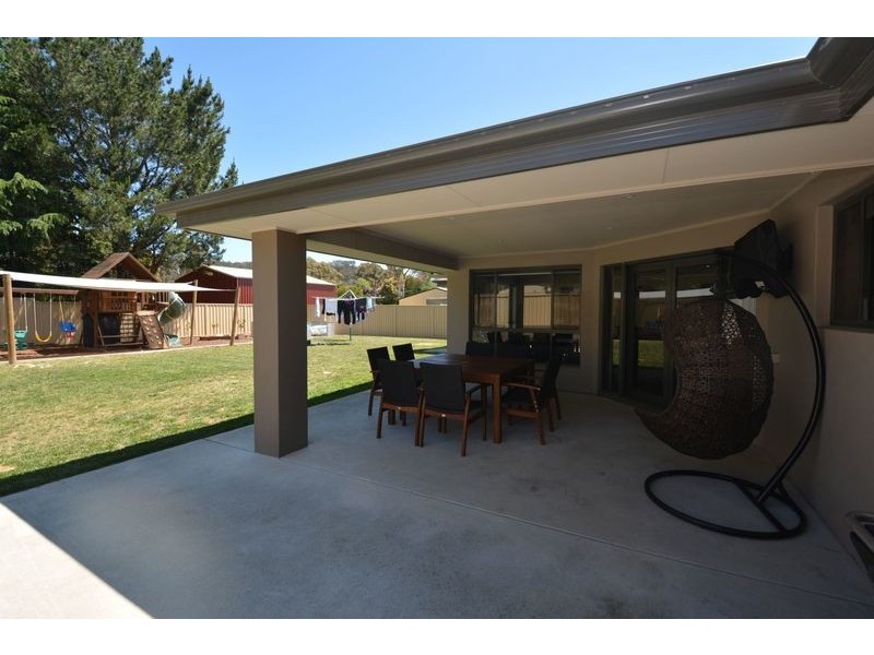 8 Surveyors Way, Lithgow NSW 2790