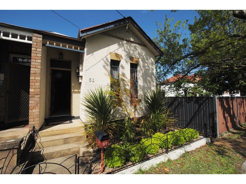 51 Read Avenue, Lithgow NSW 2790