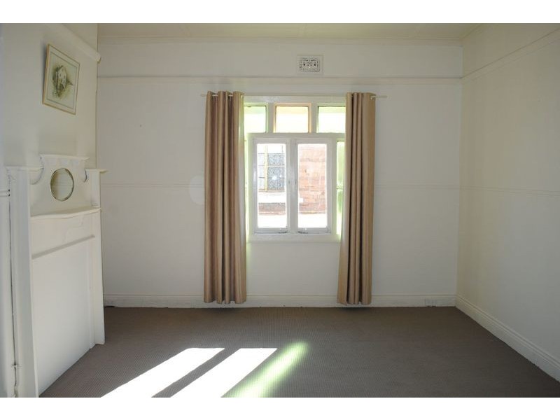 19 Sandford Avenue, Lithgow NSW 2790