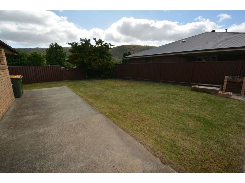 27 Chivers Close, Lithgow NSW 2790