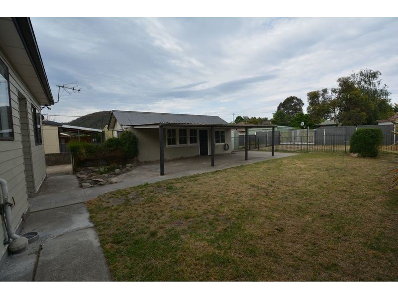 73 Rifle Parade, Lithgow NSW 2790