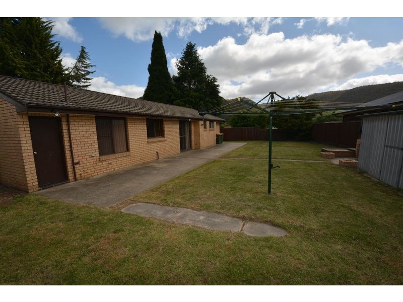 27 Chivers Close, Lithgow NSW 2790