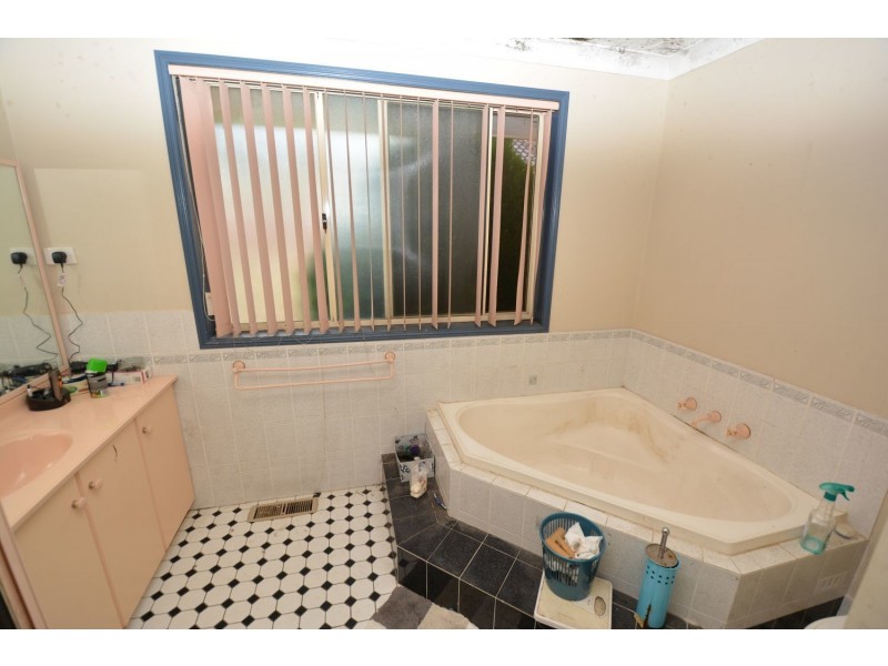 15 Robinia Drive, Lithgow NSW 2790