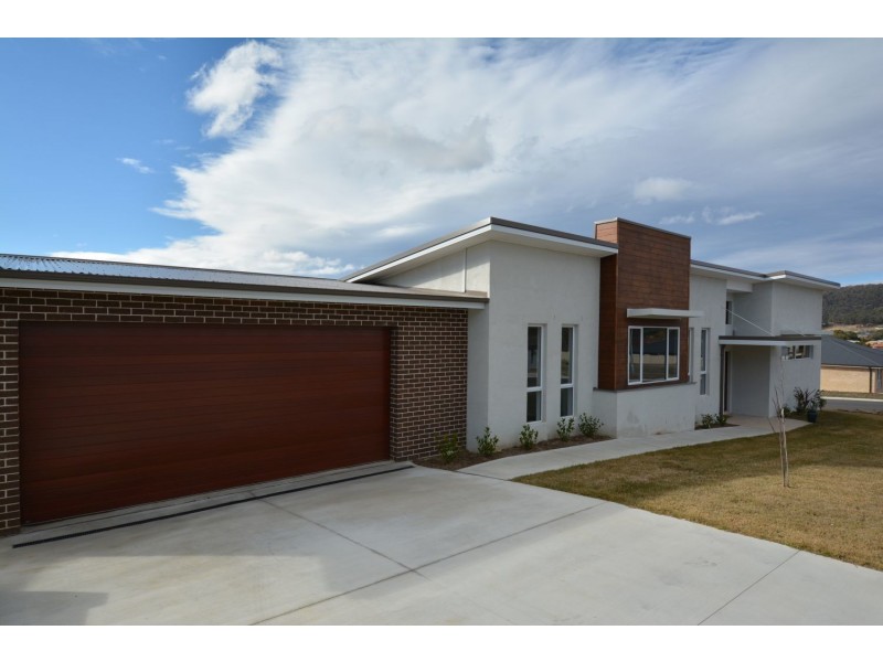 25 Surveyors Way, Lithgow NSW 2790