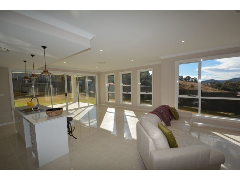 25 Surveyors Way, Lithgow NSW 2790
