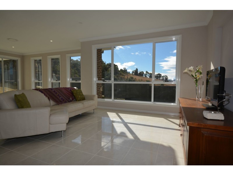 25 Surveyors Way, Lithgow NSW 2790