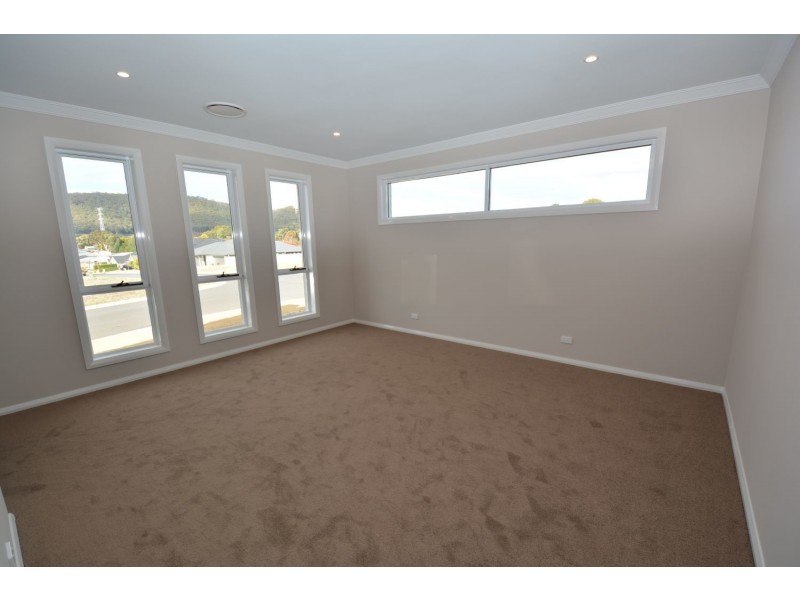 25 Surveyors Way, Lithgow NSW 2790