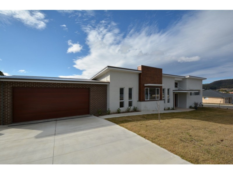 25 Surveyors Way, Lithgow NSW 2790