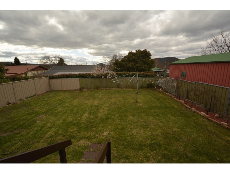 9 Lone Pine Avenue, Lithgow NSW 2790