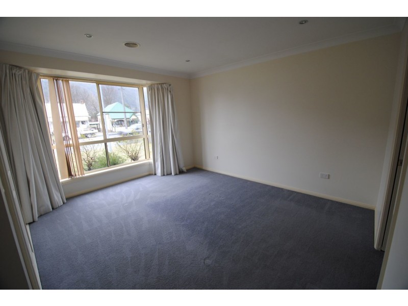 83 Inch Street, Lithgow NSW 2790