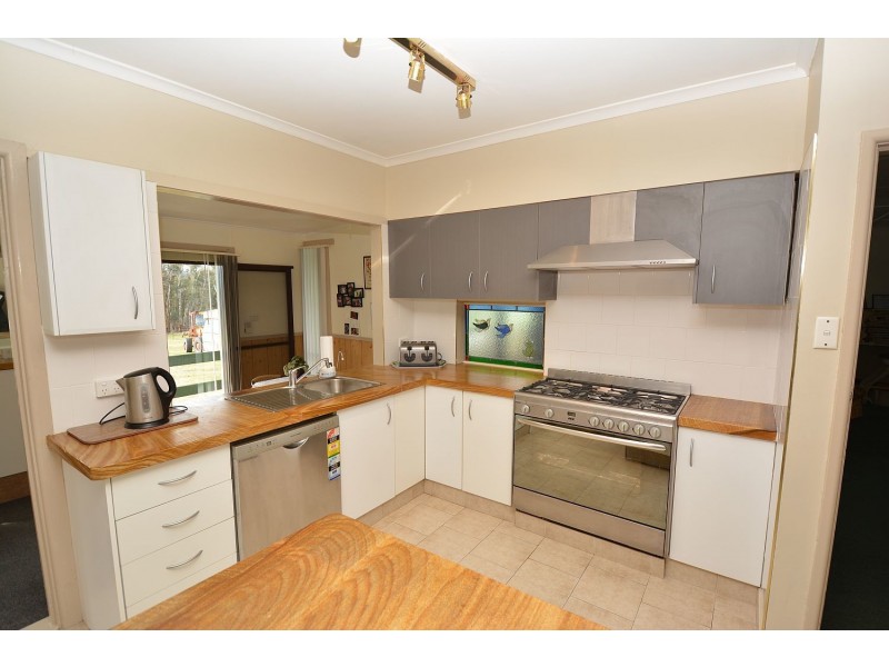 62 Oakey Forest Road, Marrangaroo NSW 2790