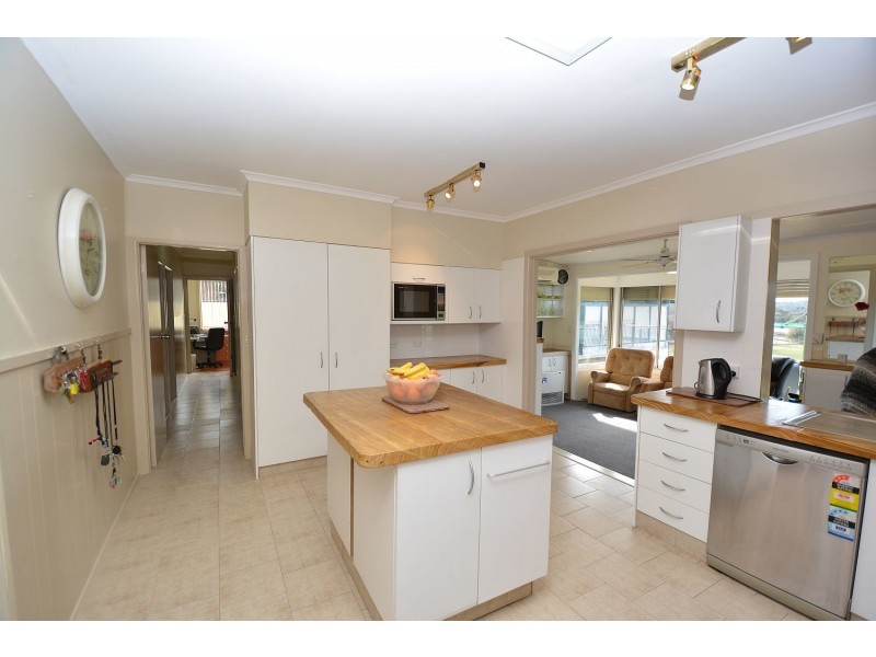 62 Oakey Forest Road, Marrangaroo NSW 2790